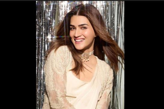 ఐటం భామగా అవతారమెత్తిన సీతమ్మ!